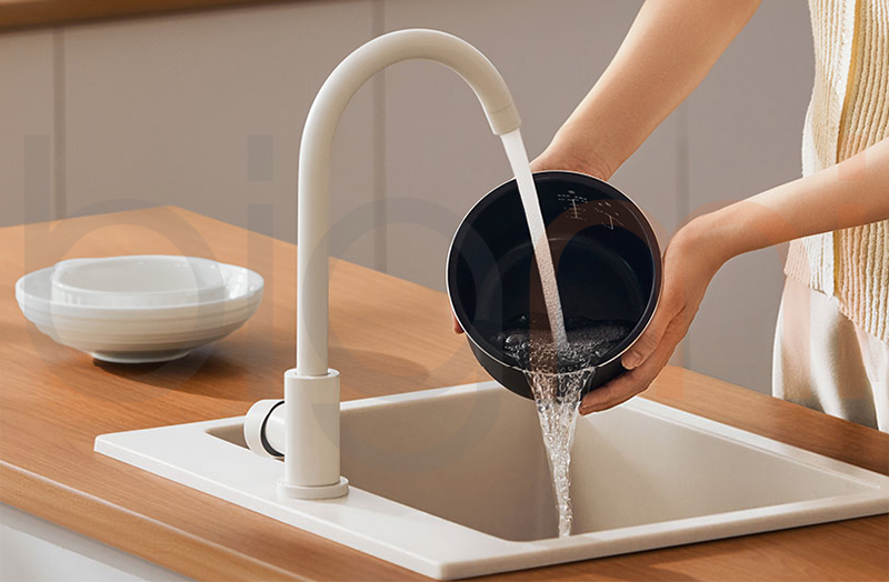 Noi com dien Xiaomi Mijia 1.6L N1 MFB13D0 de dang ve sinh